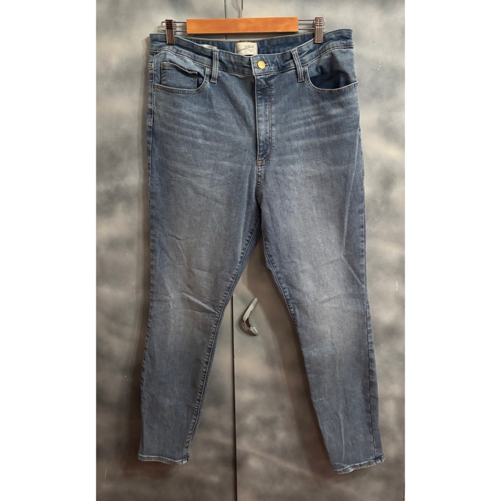 Universal Thread High-Rise Women’s Jeans in Medium Blue Wash